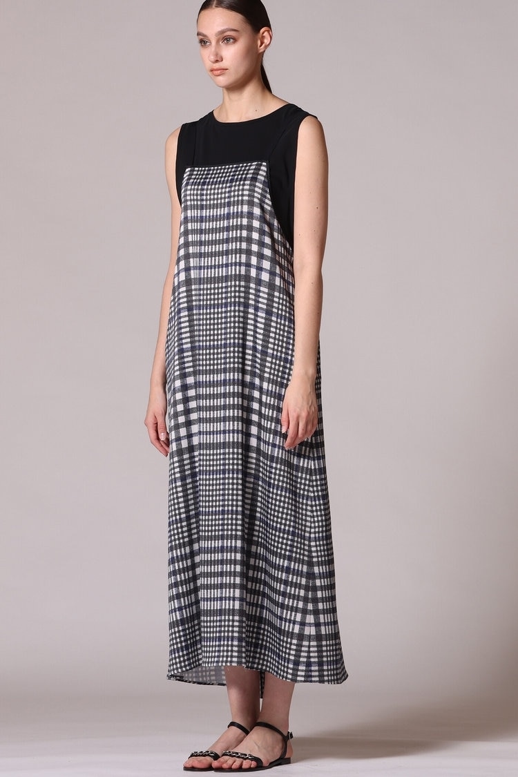 1枚でサマになるチェックワンピを主役に