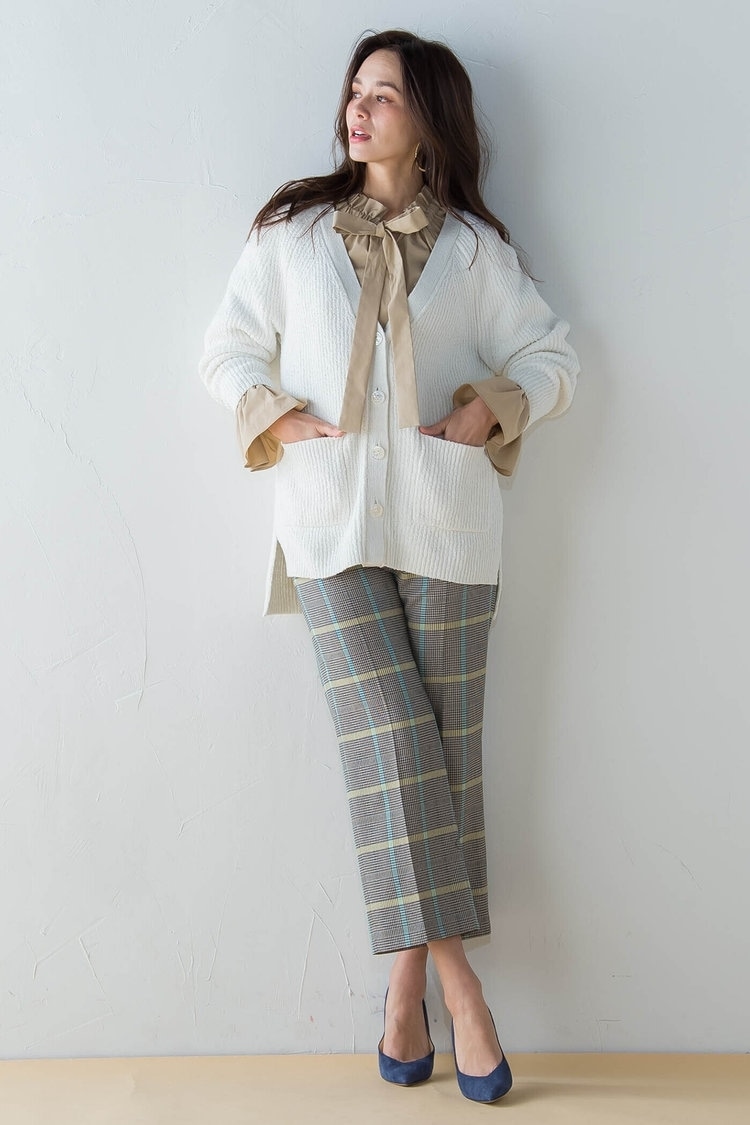 キレイめニットをカジュアルに