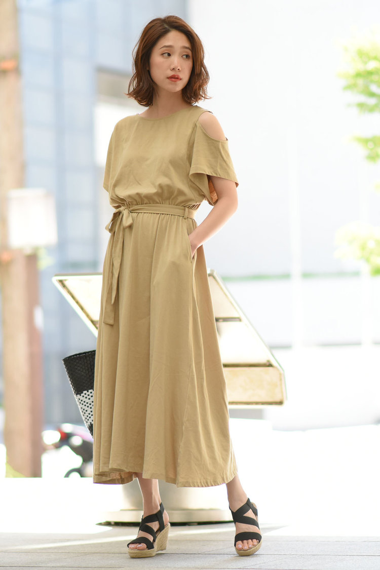 肩開きカットワンピース