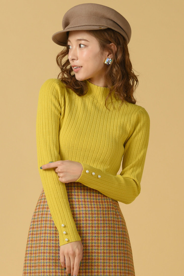 コンパクトなカラーニットで色遊びを