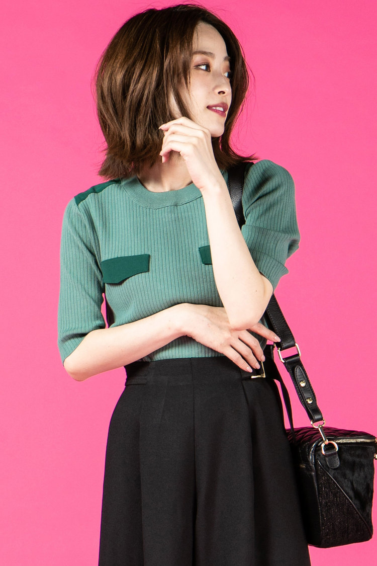 コンパクトなカラーニットで色遊びを