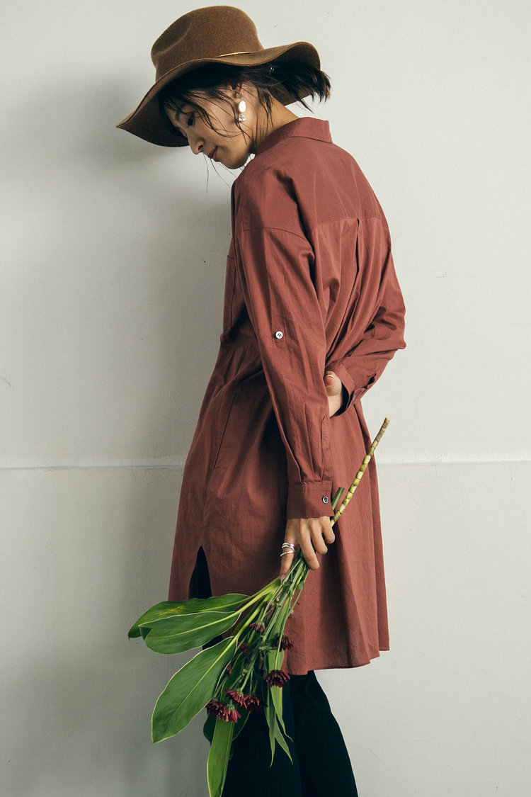 クラシカルな深みブラウンでレディに