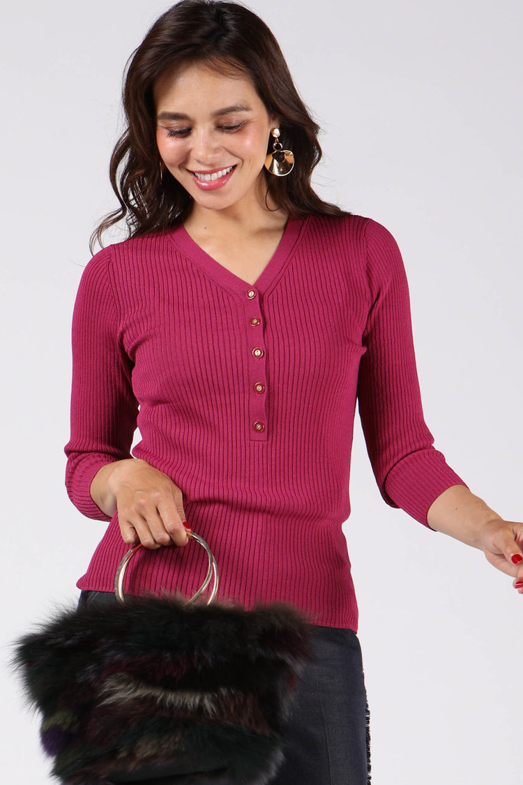 フューシャピンクで透明感をアップ