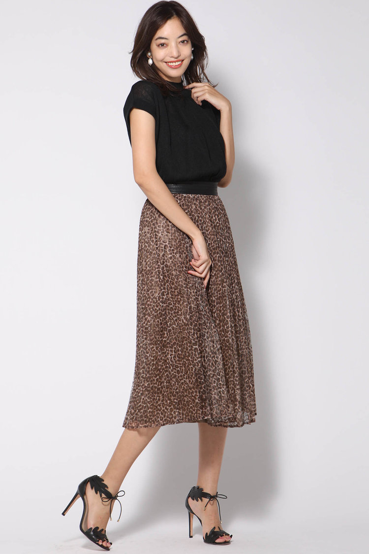 ハイネック×フレアスカートの名コンビにきちんと頼る