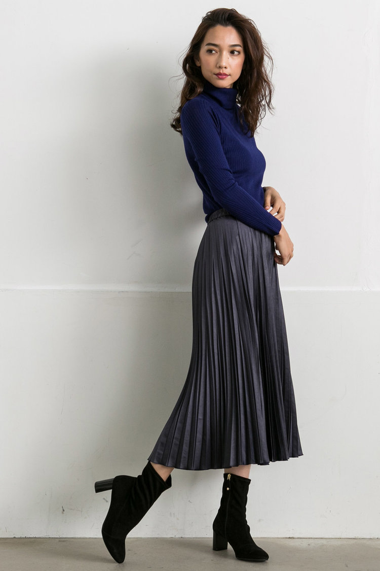 ハイネック×フレアスカートの名コンビにきちんと頼る