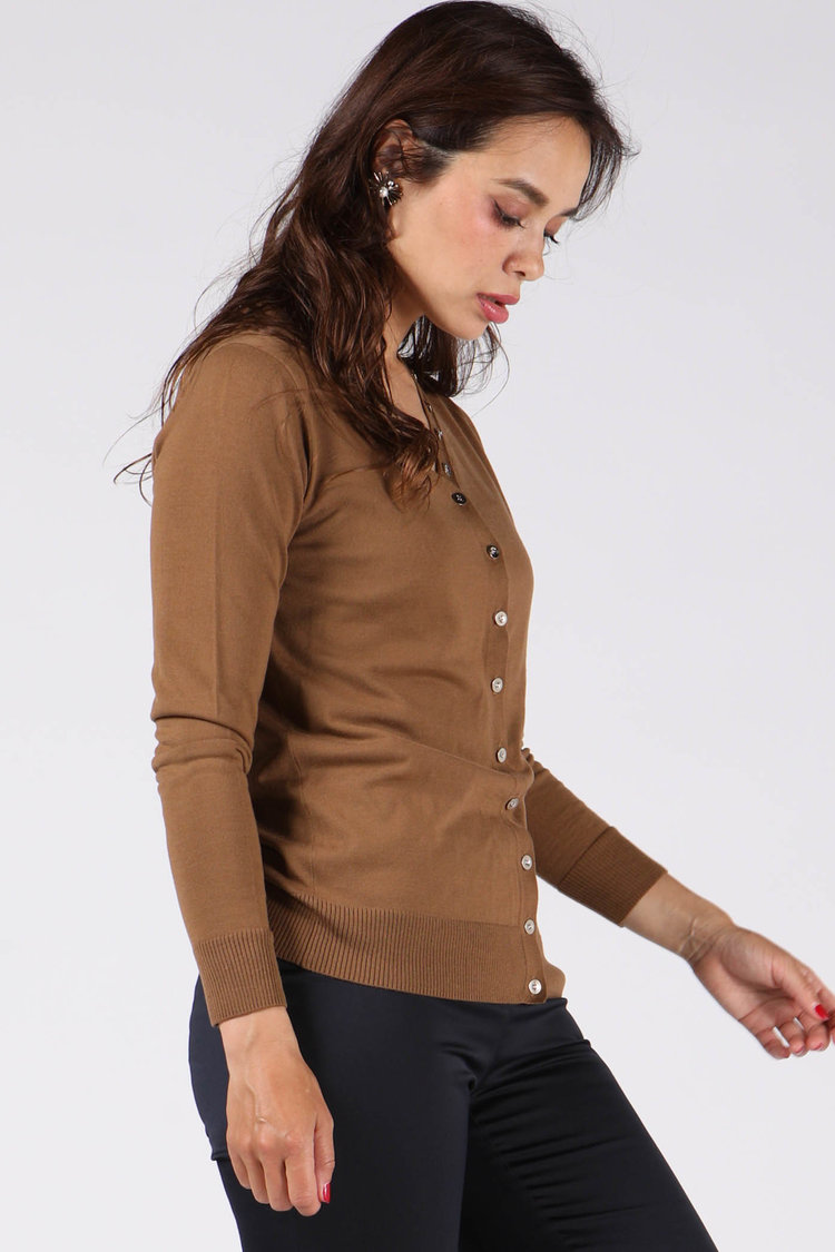 「カーディガン」をトップス風に