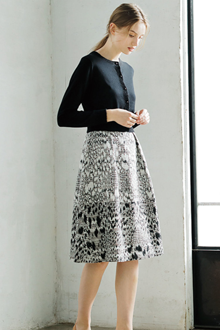 「カーディガン」をトップス風に