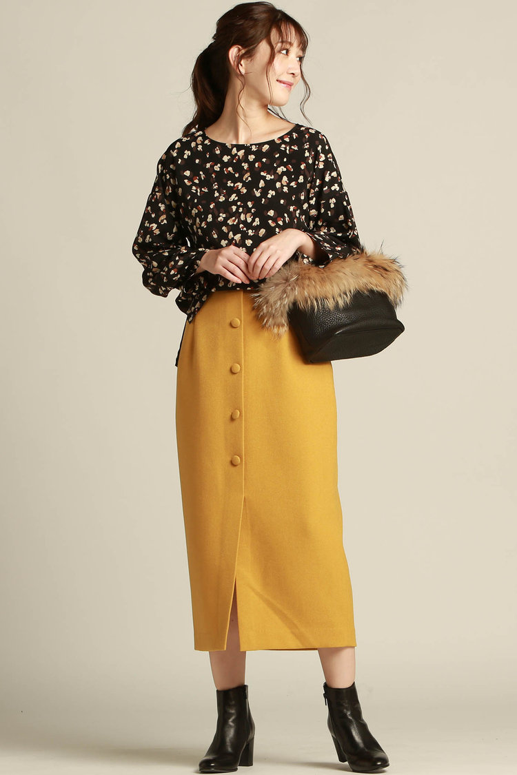 長いほど今っぽい「ロングタイトスカート」