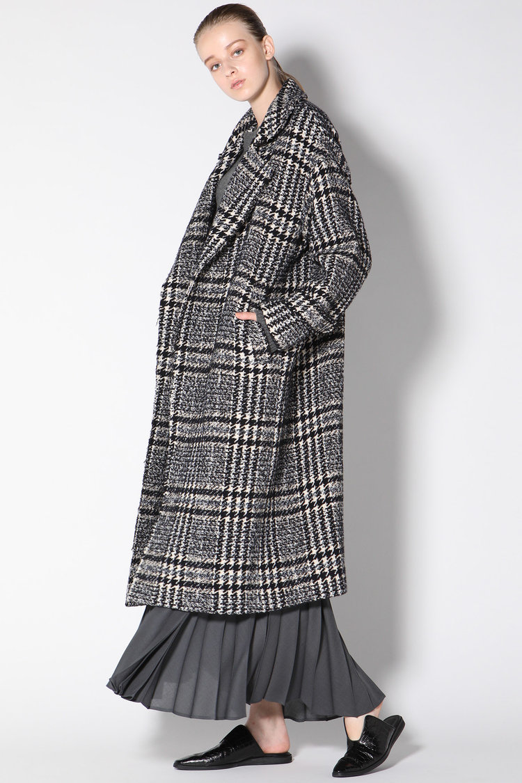 今から冬まで楽しめる「オーバーサイズコート」