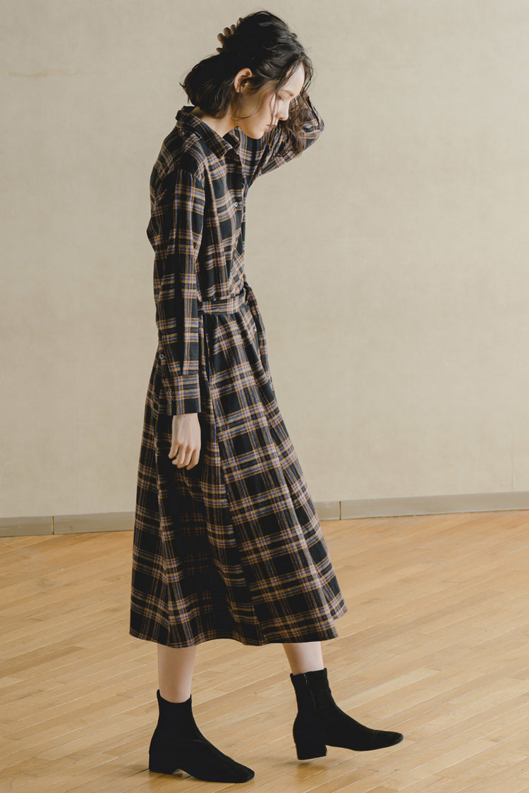 秋色チェックシャツを「ワンピ」で取り入れる