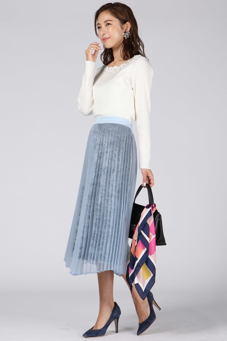 QUEENS COURT【手洗い可能】衿パールスカラップリブニット