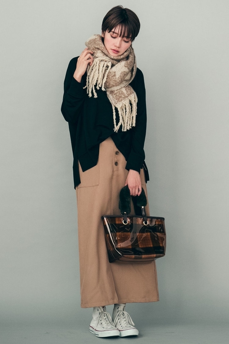 LIPSTAR 冬のスカートルック