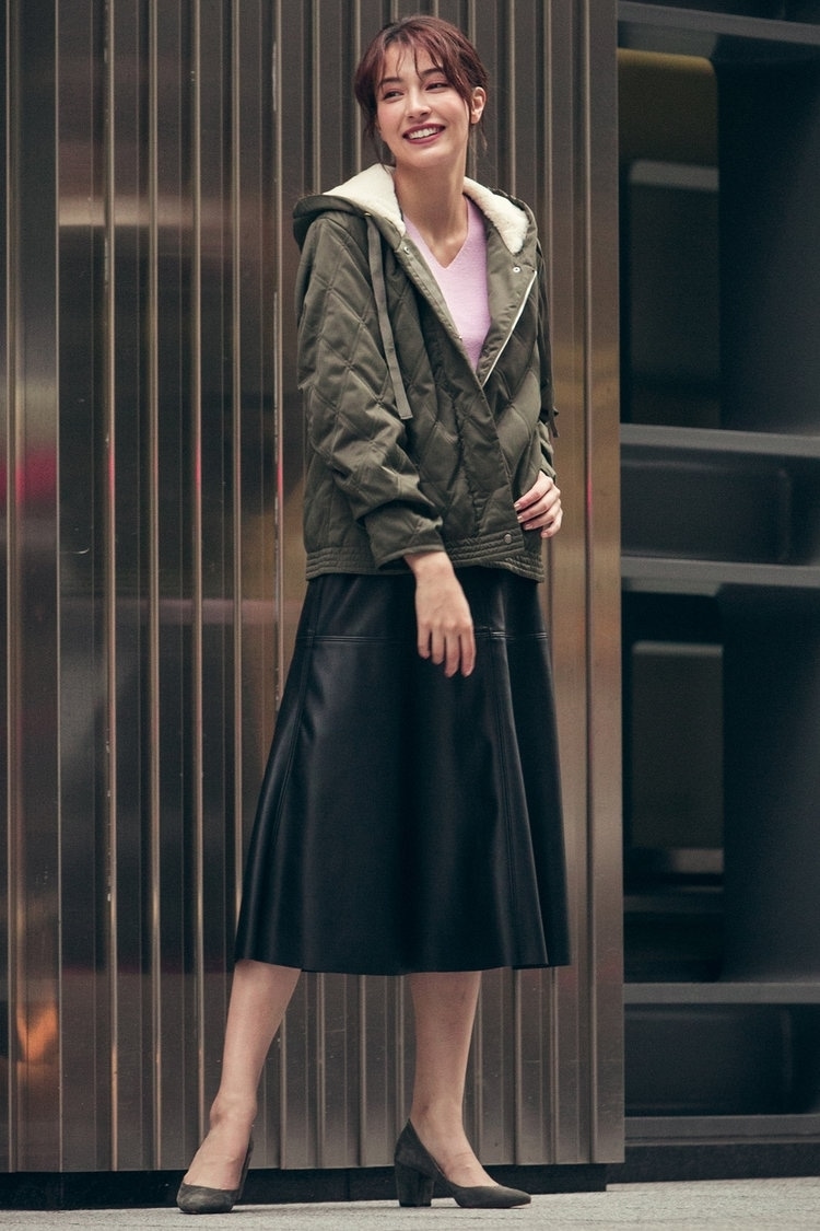 Ketty Cherie BIELLA YARN Vネックニット