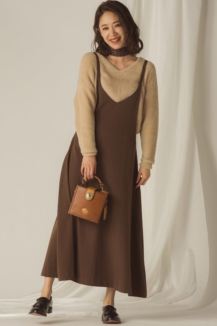 マストハブの「ブラウン」で大人なコーデに