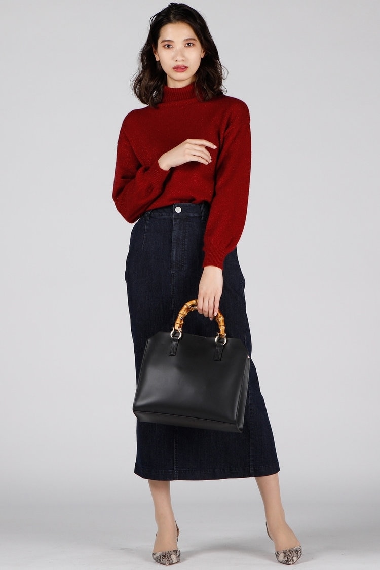 タイトなシルエットで脱カジュアル