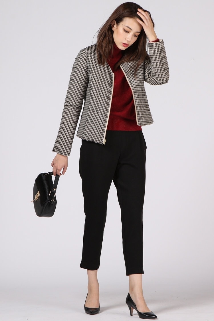 手首足首見せで抜け感をプラス