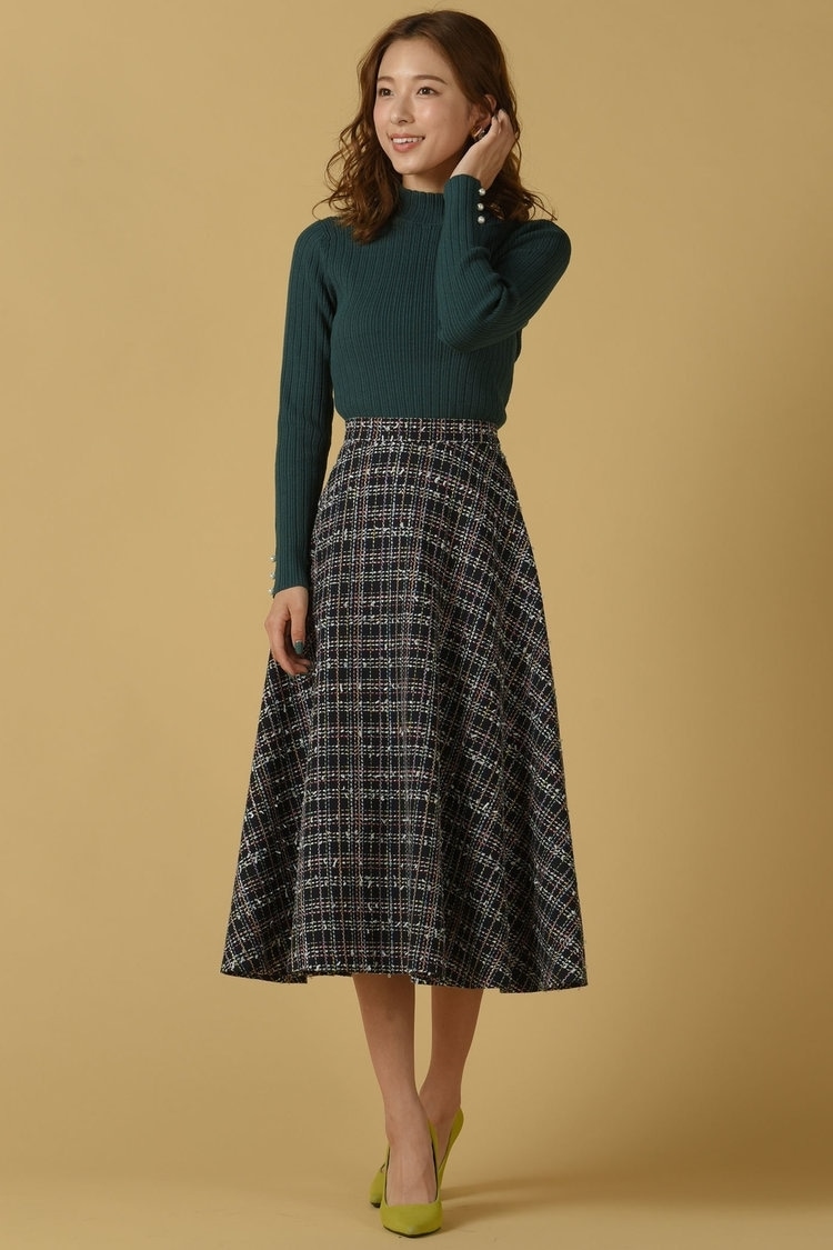 プルオーバー×スカート