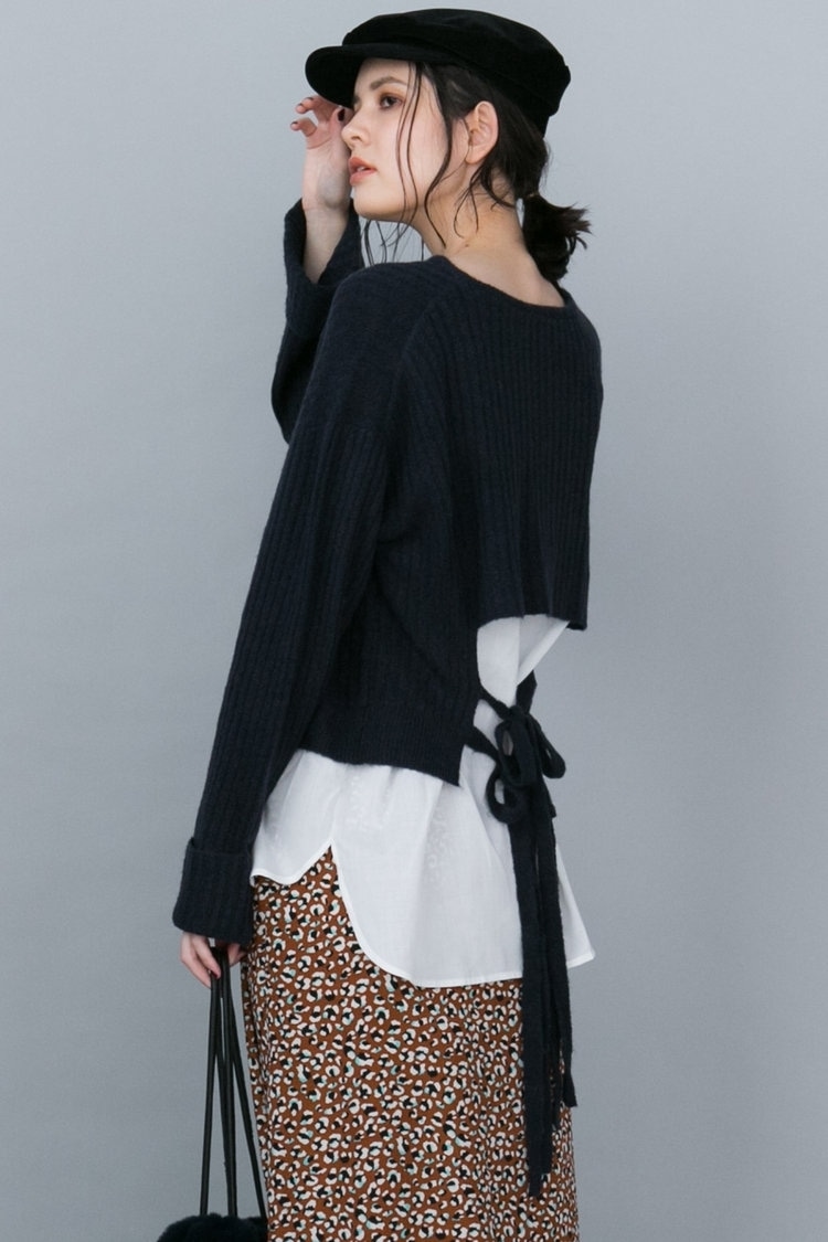 重ね着前提の「変形ニット」