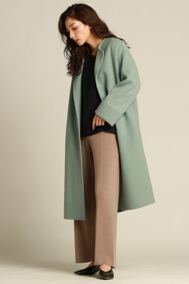 カジュアルには穿かない「ニットパンツ」