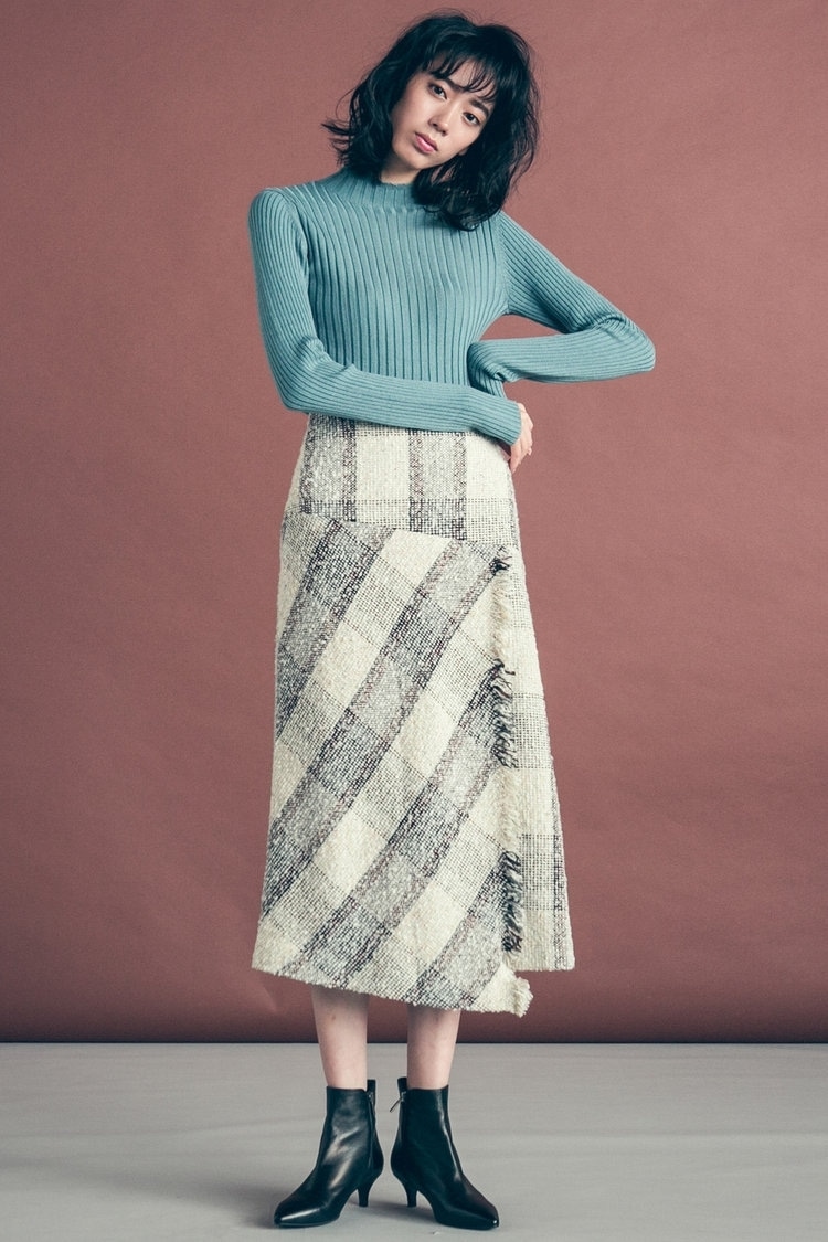 コンサバにならない「タイトスカート」