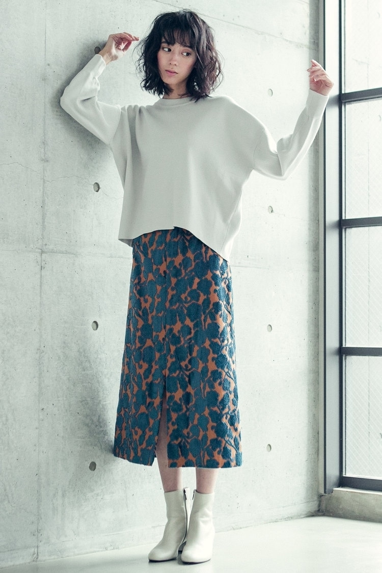 コンサバにならない「タイトスカート」