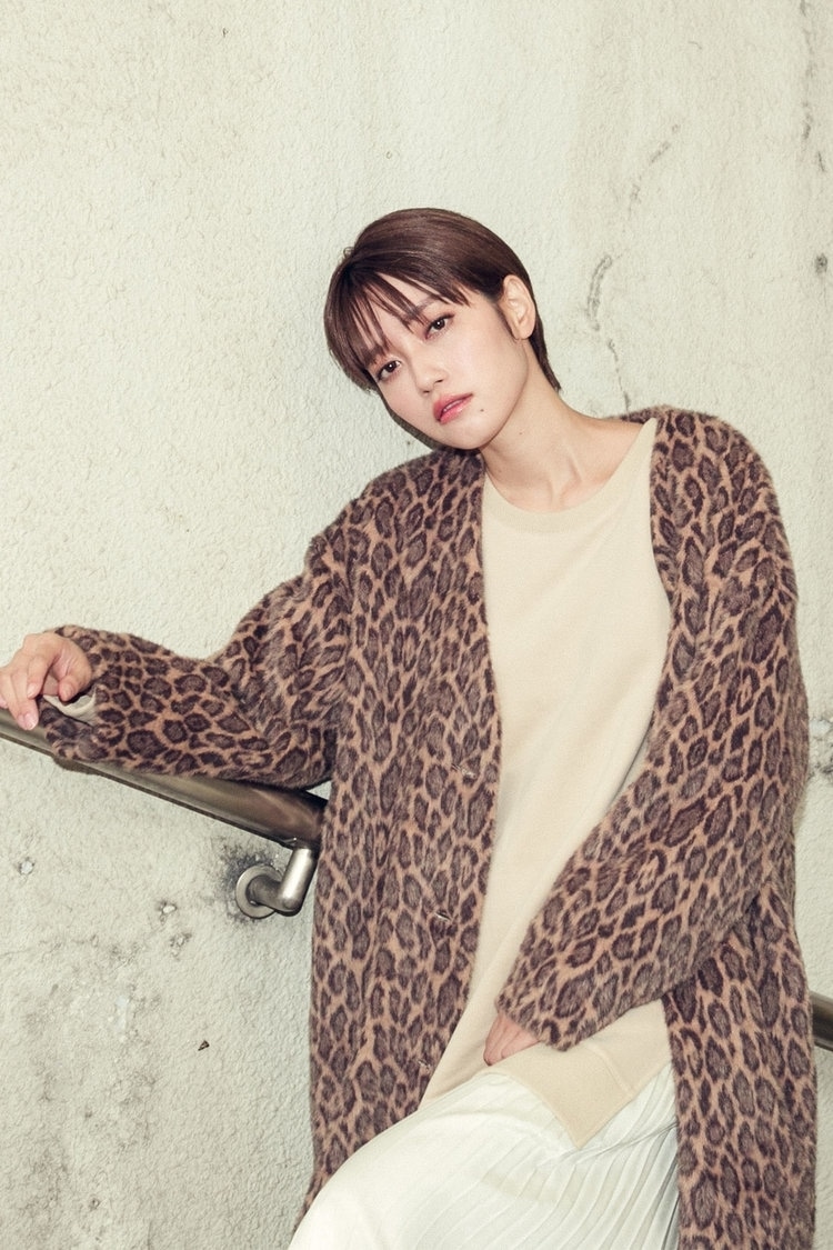 ブラウンで中和されたアニマル柄