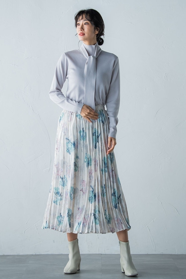 サテンのツヤで華やかに