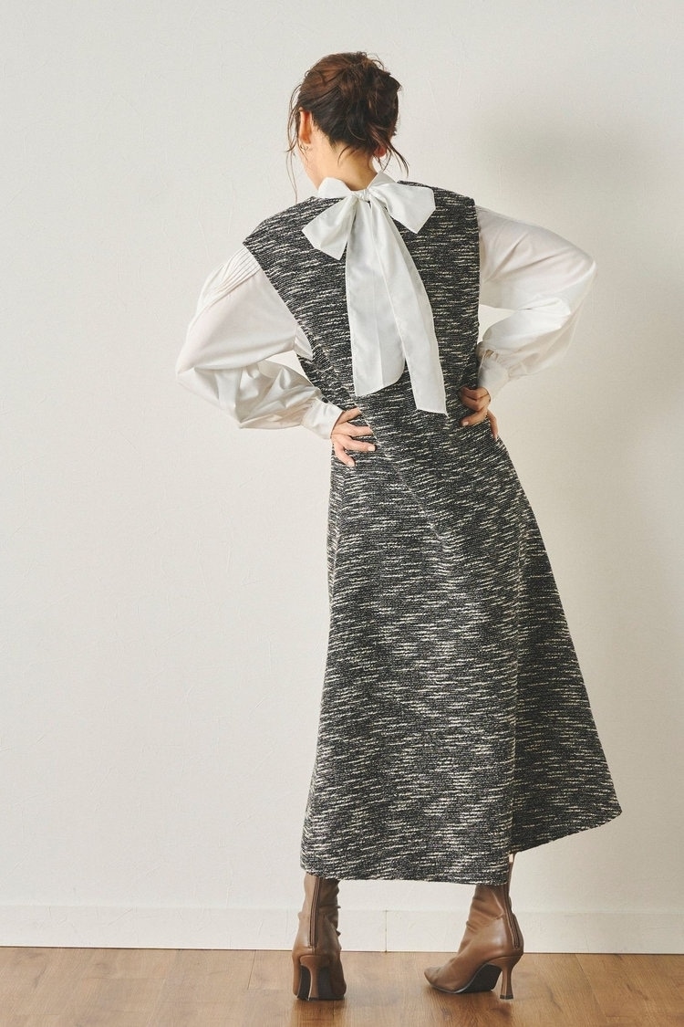 大人は後ろにリボンを持ってくる