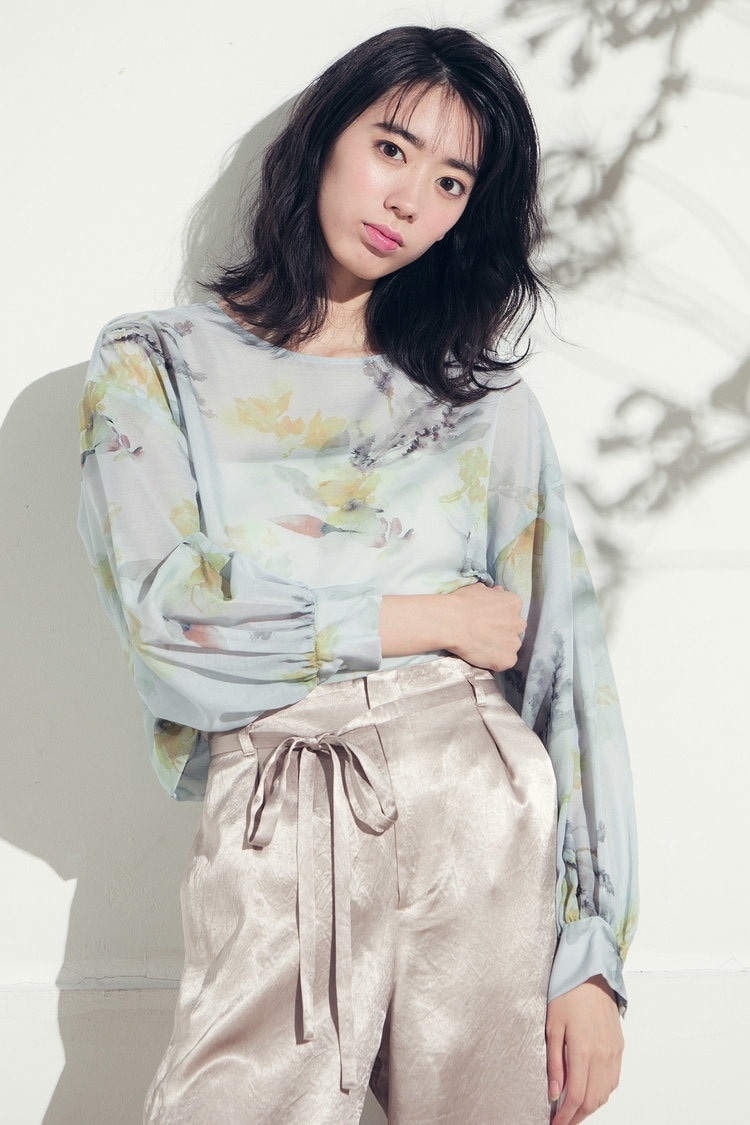 フラワープリントブラウス