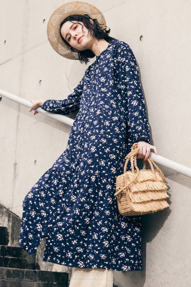 大人も着やすい「小花柄」