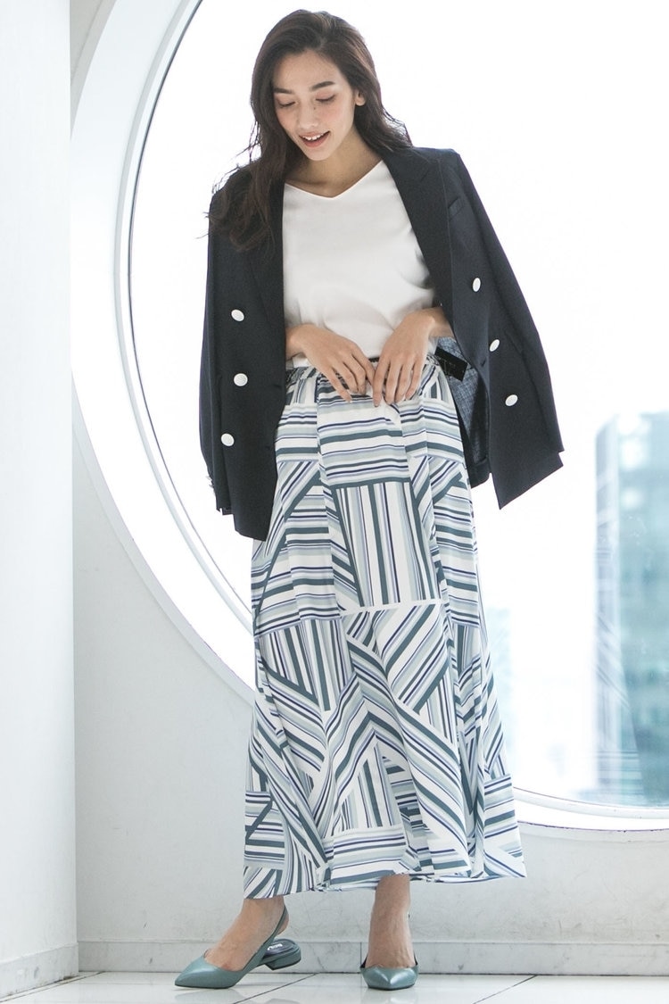 <雑誌掲載>ボクシーなシルエットのトレンド紺ブレ