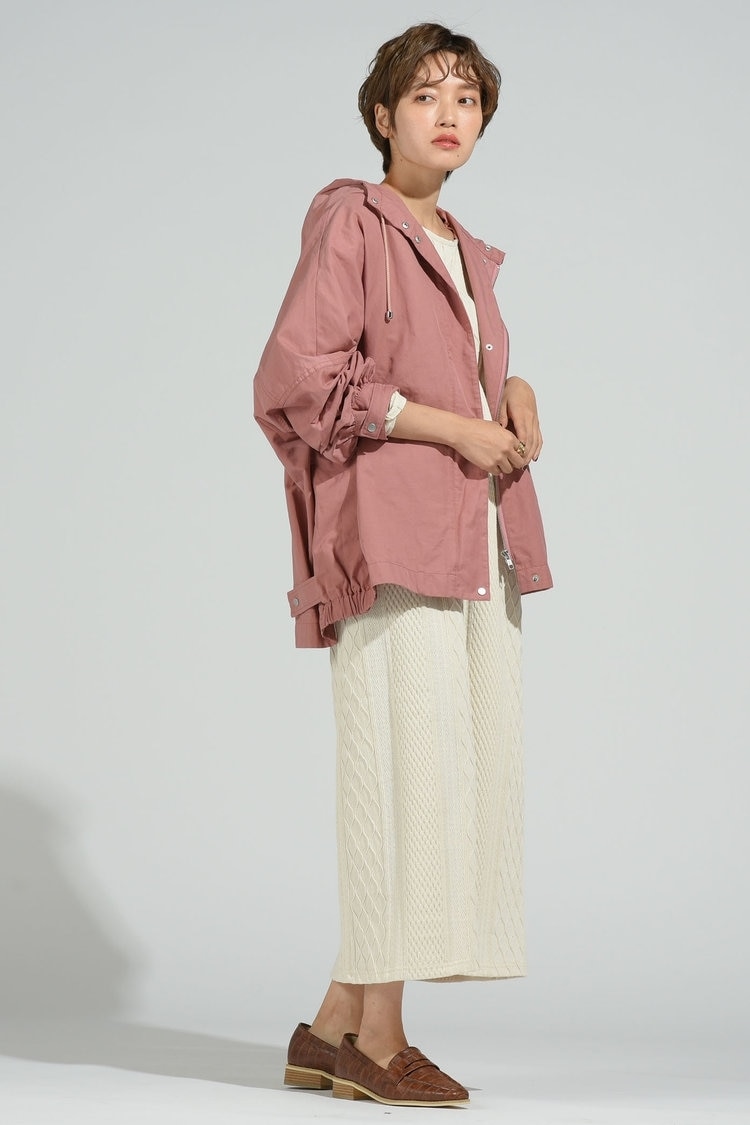 ドット柄プリーツ使いワンピース