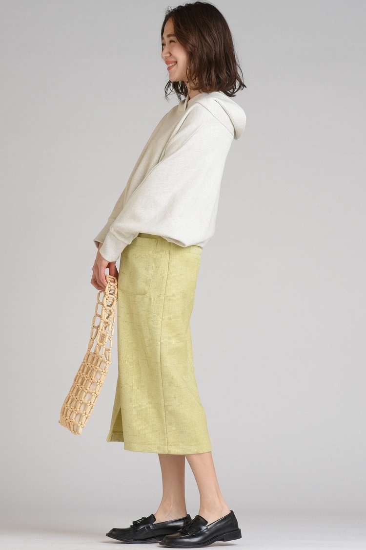 フロントスリットタイトスカート