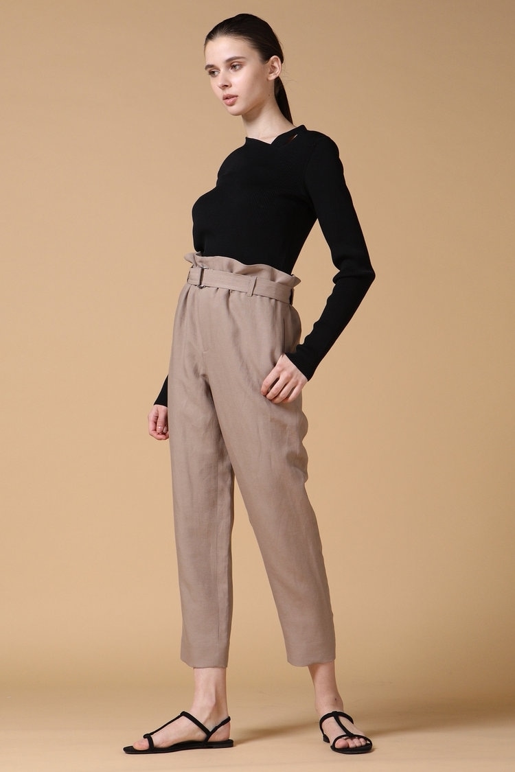 リネンウエストパンツ ¥28,600(税込)