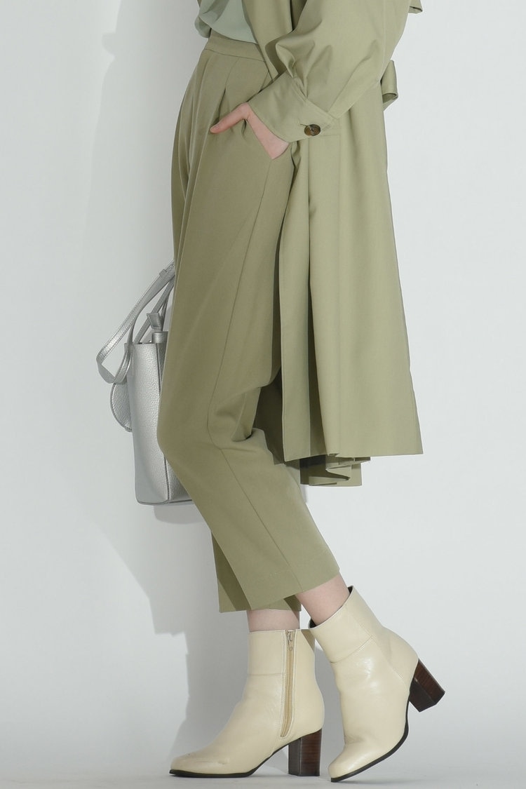 カーキ×カーキパンツ