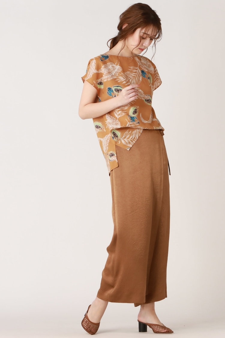 サラッと快適な“リネントップス”を主役に