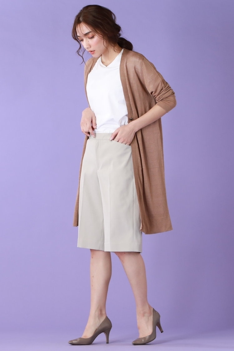 トレンドの“大人ショートパンツ”で足さばきよく