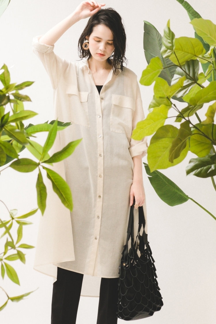 羽織りにも使える“シャツワンピ”をプラス1