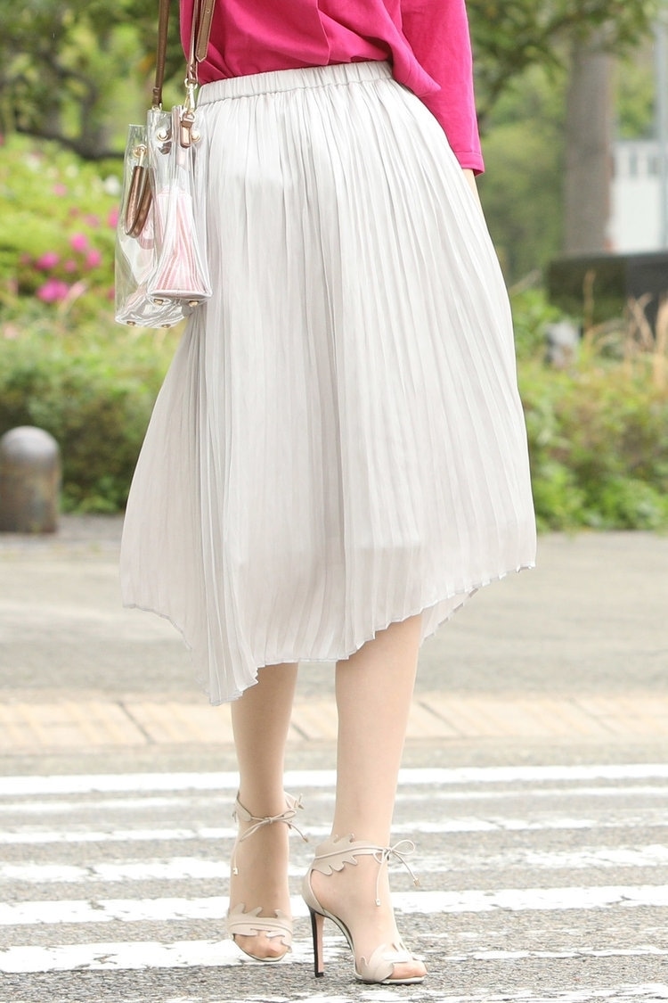 プリーツスカートでおしゃれに