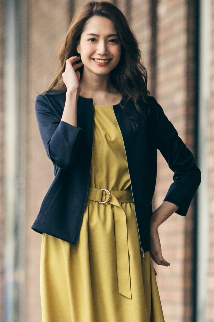 仕事の日は機能性ショートジャケットで