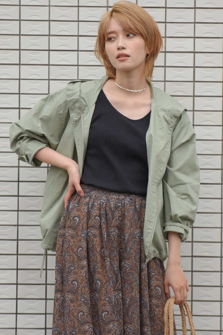 技ありデザインのブルゾンで寒さ対策