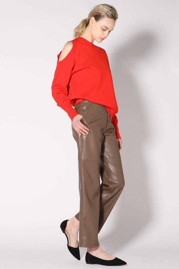 秋冬に着る“ライトカラー”で華やかに