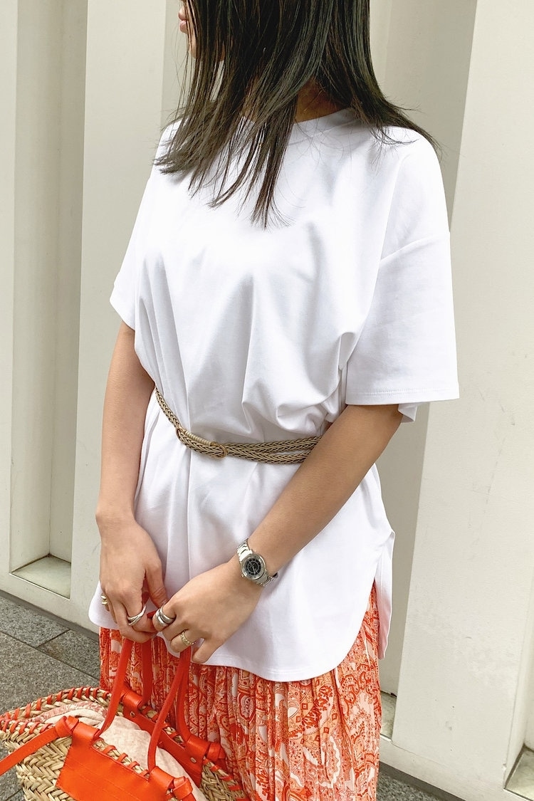 大人な「ゆるT」でこなれ感