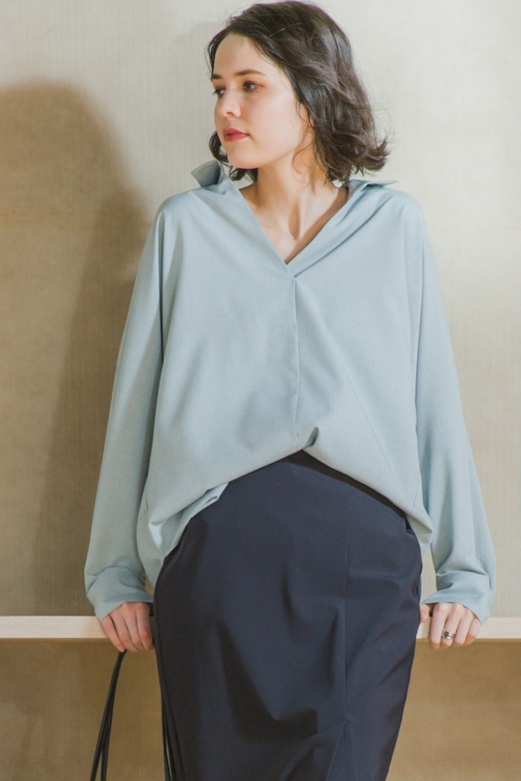 ハリ感素材で「胸」をスッキリと