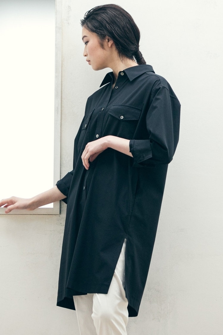 ハリ感素材で「胸」をスッキリと