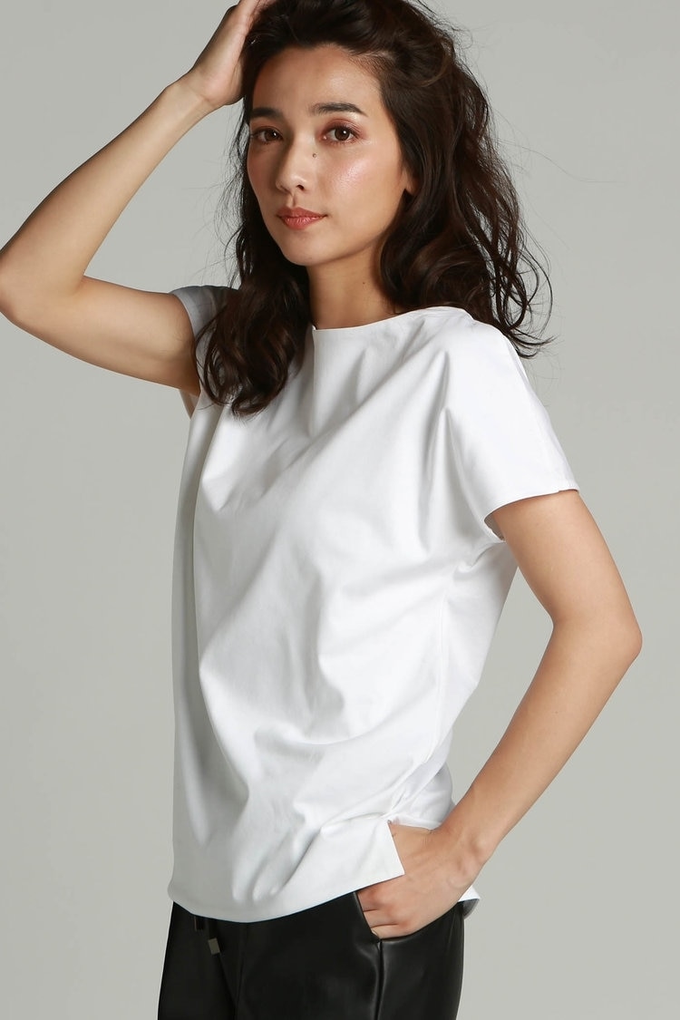 「Tシャツ」のオフィスカジュアル