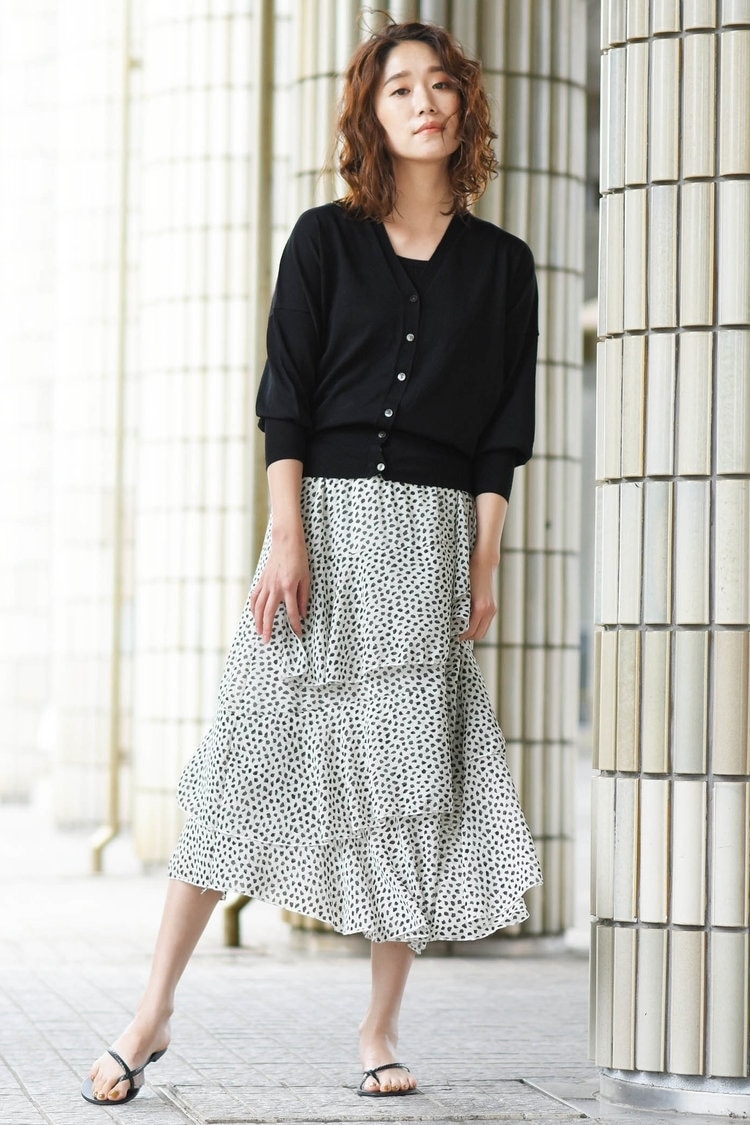 「カーディガン」のオフィスカジュアル