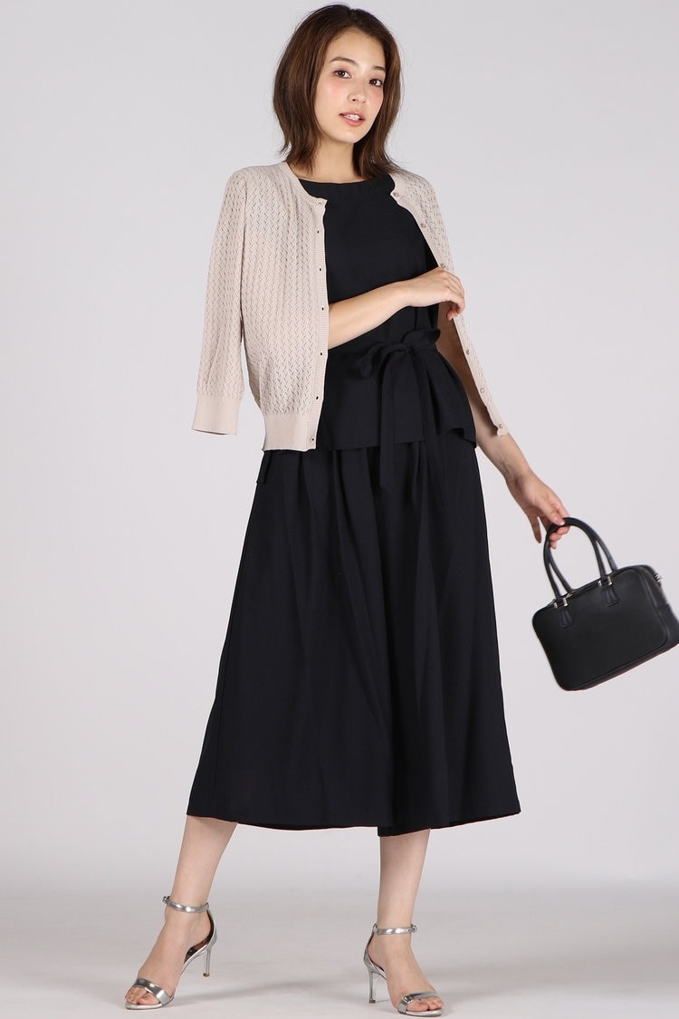 「カーディガン」のオフィスカジュアル