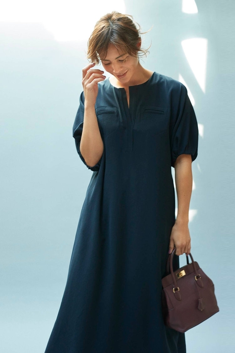 「ワンピース」のオフィスカジュアル