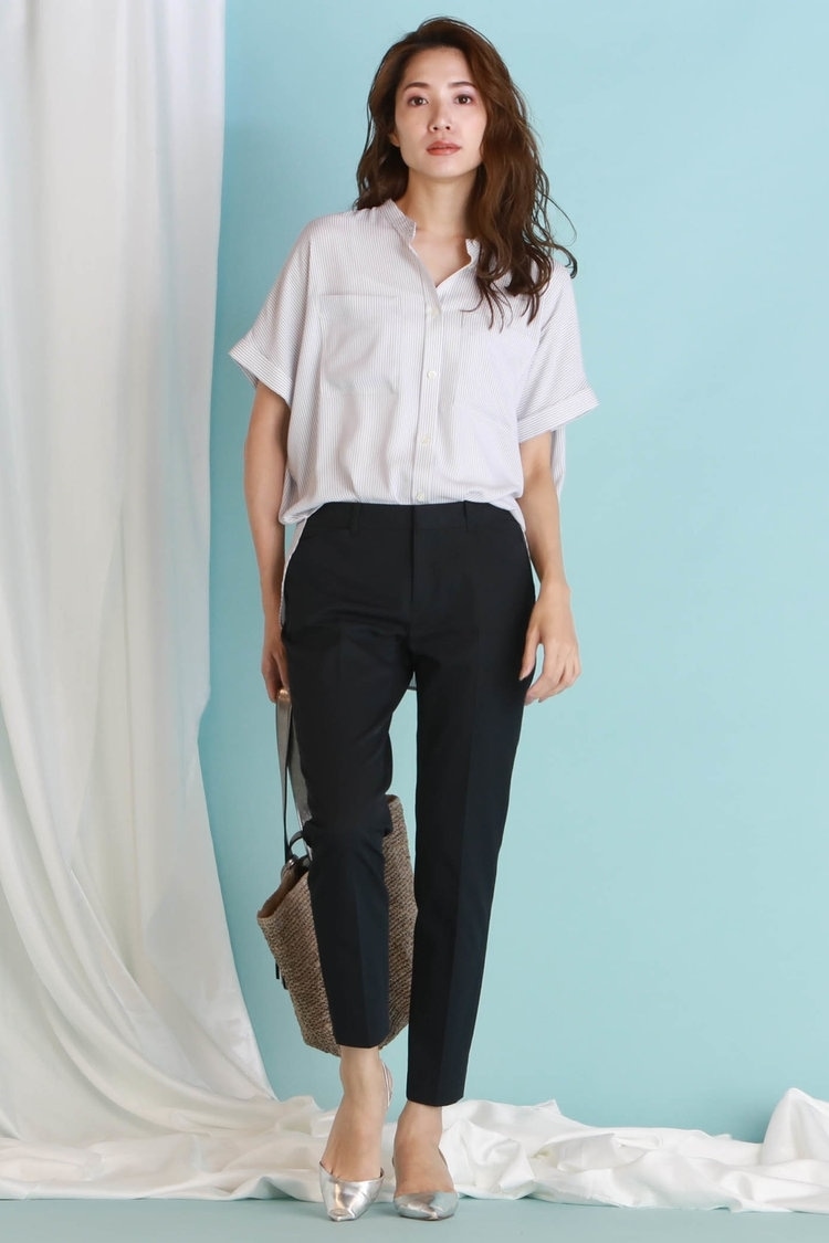 「テーパードパンツ」のオフィスカジュアル